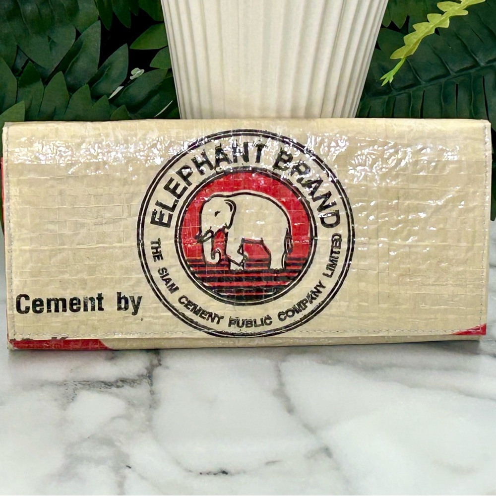 NWOT* TAVI RECYCLED FEED SACK WALLET
